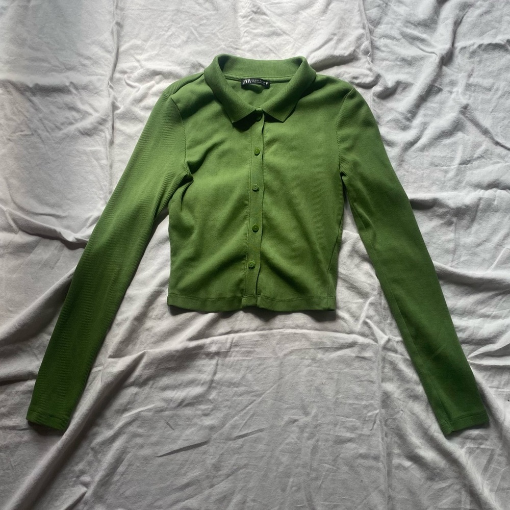 green zara button up long sleeve collared top